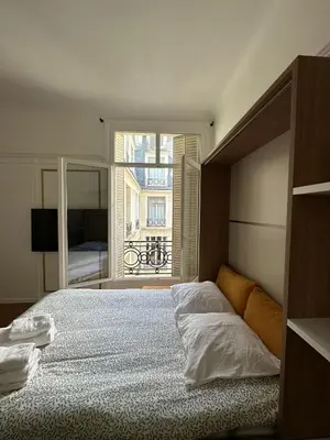 Un ou plusieurs lits dans un hébergement de l'établissement F2 Champs-Elysées