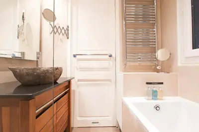 Salle de bains dans l'établissement Villa Eiffel
