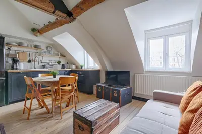 Coin salon dans l'établissement MyKeypers - Fantastic Designed Parisan LOFT 2BR/6P- Le Marais