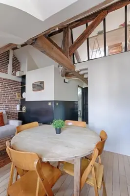 Coin salon dans l'établissement MyKeypers - Fantastic Designed Parisan LOFT 2BR/6P- Le Marais