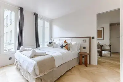 Un ou plusieurs lits dans un hébergement de l'établissement MyKeypers - Luxury & Design Flat 1BR/4P- Bastille