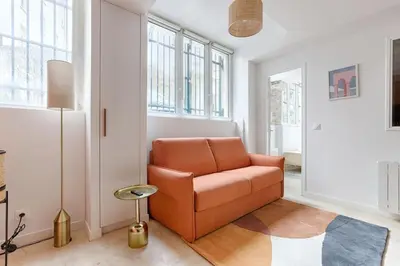 Coin salon dans l'établissement MyKeypers - Chic & Elegant Flat 2BR/6P- République