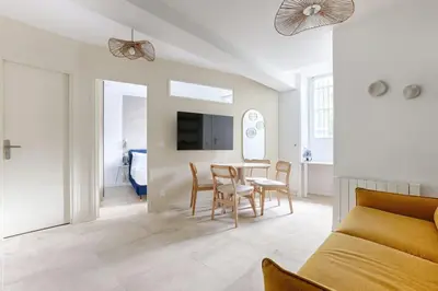Télévision ou salle de divertissement dans l'établissement MyKeypers - Chic & Cozy Flat 4P - République