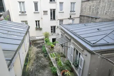 Jardin de l'établissement Au cœur de Montmartre Paris lovers