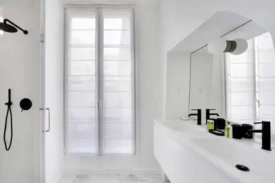 Salle de bains dans l'établissement Appartement Moderne Champs-Elysées - Saint Honoré