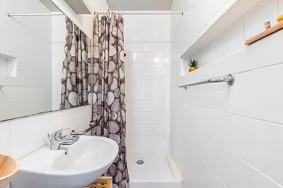 Salle de bains dans l'établissement GuestReady - Espace Cosy au Cœur de la Ville