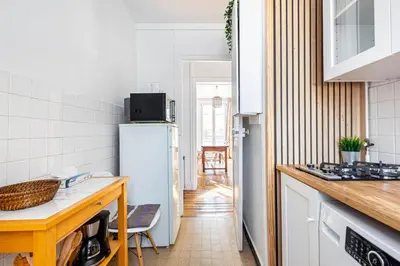 Cuisine ou kitchenette dans l'établissement GuestReady - Espace Cosy au Cœur de la Ville