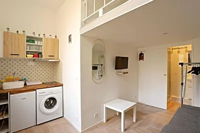 Cuisine ou kitchenette dans l'établissement Beautiful Apartment 11st District