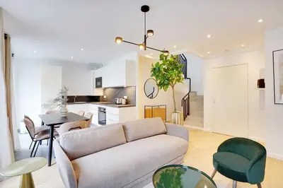 Cuisine ou kitchenette dans l'établissement Raffinement et Confort dans cette Résidence à Levallois-Perret