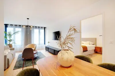 Un ou plusieurs lits dans un hébergement de l'établissement Raffinement et Confort dans cette Résidence à Levallois-Perret
