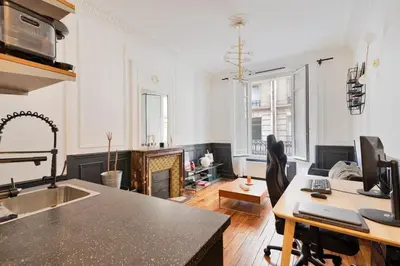 Cuisine ou kitchenette dans l'établissement Charming and cosy apartment near Montmartre and Stade de France