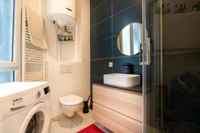 Salle de bains dans l'établissement Charming and cosy apartment near Montmartre and Stade de France