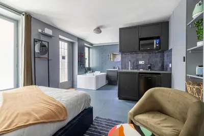 Un ou plusieurs lits dans un hébergement de l'établissement Opéra, Grand Boulevard 9ème, suite avec jacuzzi