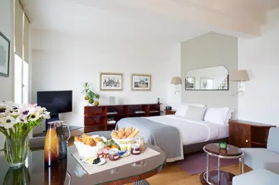 Télévision ou salle de divertissement dans l'établissement Montmartre Residence