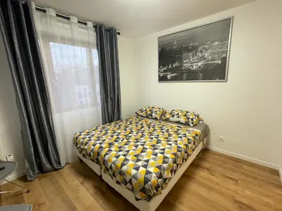 Un ou plusieurs lits dans un hébergement de l'établissement Appartement au Pied du Metro Mairie de Clichy L13