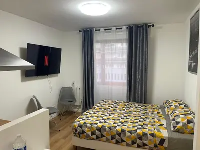 Un ou plusieurs lits dans un hébergement de l'établissement Appartement au Pied du Metro Mairie de Clichy L13