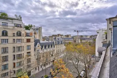 Vue générale sur Paris ou vue de la ville depuis l'appartement