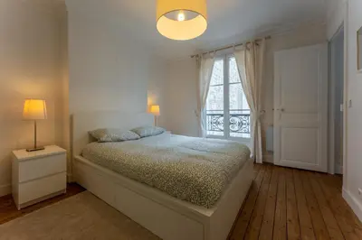 Un ou plusieurs lits dans un hébergement de l'établissement Appartement de luxe Champs Elysees Neuf