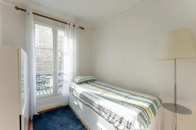 Un ou plusieurs lits dans un hébergement de l'établissement Appartement de luxe Champs Elysees Neuf