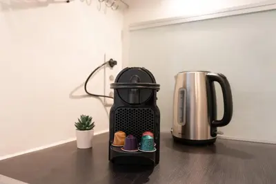Plateau bouilloire dans l'établissement Appartement de luxe Champs Elysees Neuf