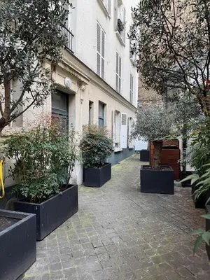 Jardin de l'établissement Appartement de luxe Champs Elysees Neuf