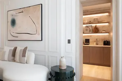 Cuisine ou kitchenette dans l'établissement TheLander - Serviced Apartments in Champs Elysées