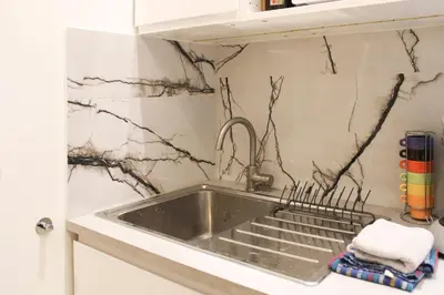Cuisine ou kitchenette dans l'établissement Studio 15m - 3P - Gare de l'Est