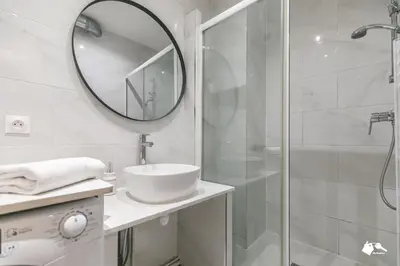 Salle de bains dans l'établissement MBA - Splendide Appartement Proche Montmartre