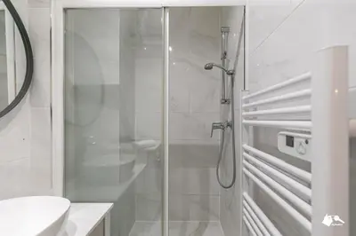 Salle de bains dans l'établissement MBA - Splendide Appartement Proche Montmartre