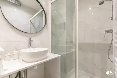 Salle de bains dans l'établissement MBA - Splendide Appartement Proche Montmartre