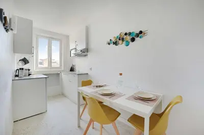 Cuisine ou kitchenette dans l'établissement Cosy apartment - 1BR-2P - Near Champs-de-Mars