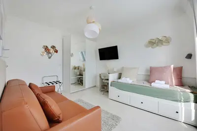 Un ou plusieurs lits dans un hébergement de l'établissement Cosy apartment - 1BR-2P - Near Champs-de-Mars