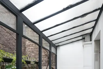 Plan de l'établissement Spacious nest with terrace near Batignolles