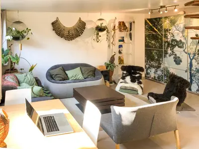 Coin salon dans l'établissement Charming house, calm garden in the center of Paris