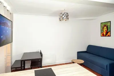 Coin salon dans l'établissement Charmant appartement - 4 couchages à proximité d'Opéra