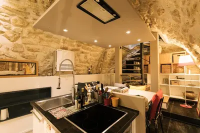 Cuisine ou kitchenette dans l'établissement Le Petit Nid - 2 personnes - Paris 3 - Terrasse
