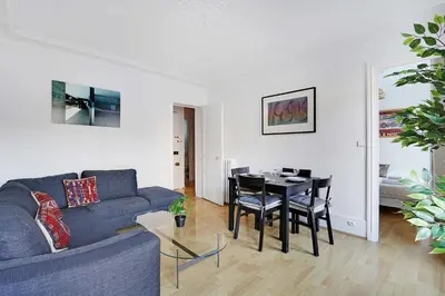 Coin salon dans l'établissement Peaceful apartment 2BR-4P - Arc de Triomphe