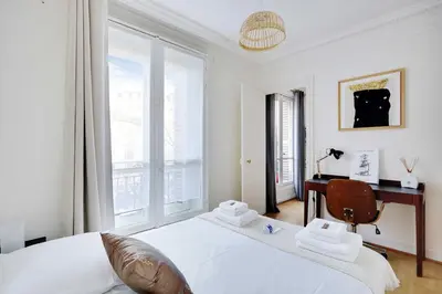 Un ou plusieurs lits dans un hébergement de l'établissement Peaceful apartment 2BR-4P - Arc de Triomphe
