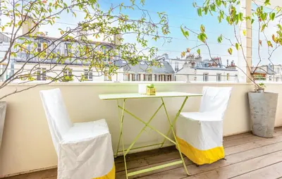 Balcon ou terrasse dans l'établissement Awesome Apartment In Paris With Wifi
