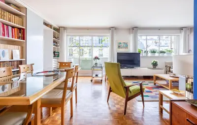 Télévision ou salle de divertissement dans l'établissement Awesome Apartment In Paris With Wifi
