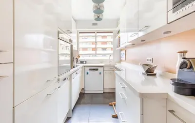 Cuisine ou kitchenette dans l'établissement Awesome Apartment In Paris With Wifi