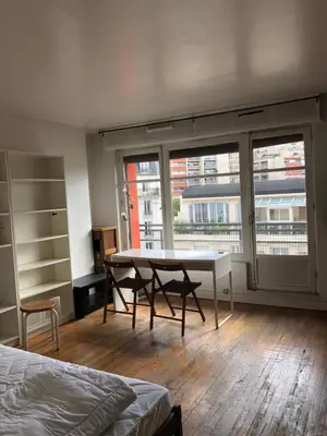 Un ou plusieurs lits dans un hébergement de l'établissement PARIS 75013 - petite Chambre lumineuse dans une colocation de 3 bien située proche TRAM RER B et métros