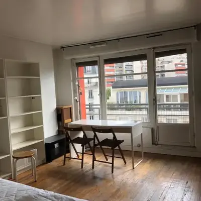 PARIS 75013 - petite Chambre lumineuse dans une colocation de 3 bien située proche TRAM RER B et métros