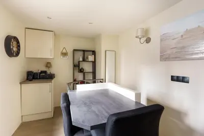 Un ou plusieurs lits dans un hébergement de l'établissement Central & Stylish 1BD Duplex w GardenMontmartre!