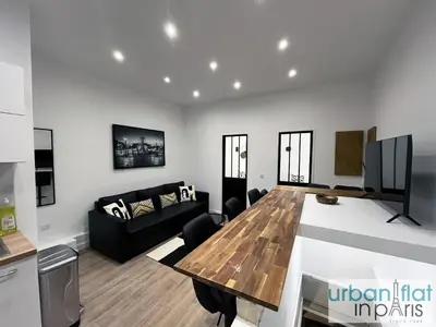 Télévision ou salle de divertissement dans l'établissement Urban Flat 01 - Charming 2 bedroom Flat in Montorgueil