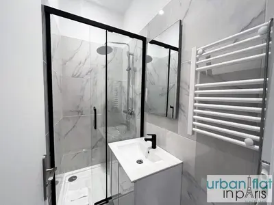 Salle de bains dans l'établissement Urban Flat 01 - Charming 2 bedroom Flat in Montorgueil