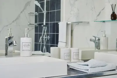 Salle de bains dans l'établissement Elysée/Fg St Honoré- 2 piéces de luxe