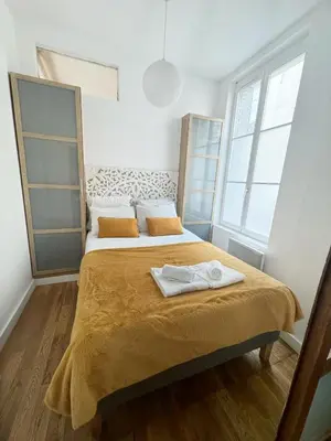 Un ou plusieurs lits dans un hébergement de l'établissement Suite Du Lion/AC Historic Flat, Marais, 4-5 Guests