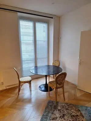 Coin salon dans l'établissement Appartement 35 m² dans le Marais