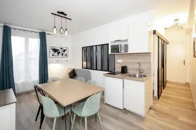 Cuisine ou kitchenette dans l'établissement Nets Inn Apartments - Voltaire